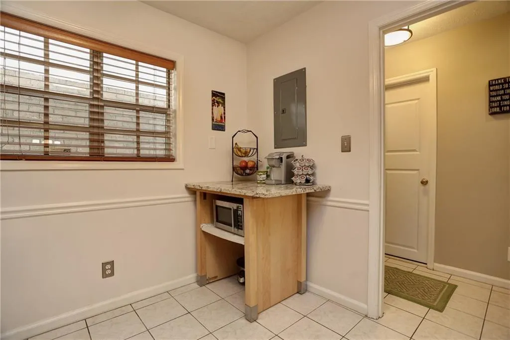 5380 Chemin De Vie, Sandy Springs, Georgia 30342, 2 Bedrooms Bedrooms, ,2 BathroomsBathrooms,Residential,Sold,5380 Chemin De Vie,5718330