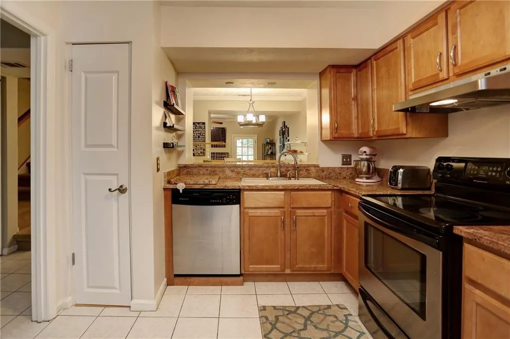 5380 Chemin De Vie, Sandy Springs, Georgia 30342, 2 Bedrooms Bedrooms, ,2 BathroomsBathrooms,Residential,Sold,5380 Chemin De Vie,5718330