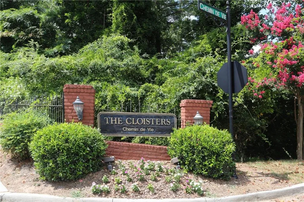 5380 Chemin De Vie, Sandy Springs, Georgia 30342, 2 Bedrooms Bedrooms, ,2 BathroomsBathrooms,Residential,Sold,5380 Chemin De Vie,5718330