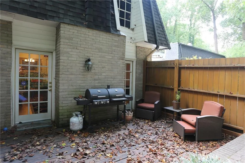 5380 Chemin De Vie, Sandy Springs, Georgia 30342, 2 Bedrooms Bedrooms, ,2 BathroomsBathrooms,Residential,Sold,5380 Chemin De Vie,5718330