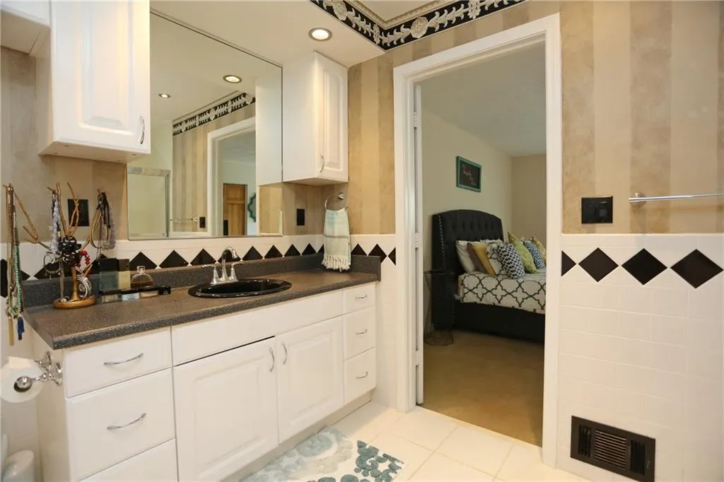 5380 Chemin De Vie, Sandy Springs, Georgia 30342, 2 Bedrooms Bedrooms, ,2 BathroomsBathrooms,Residential,Sold,5380 Chemin De Vie,5718330