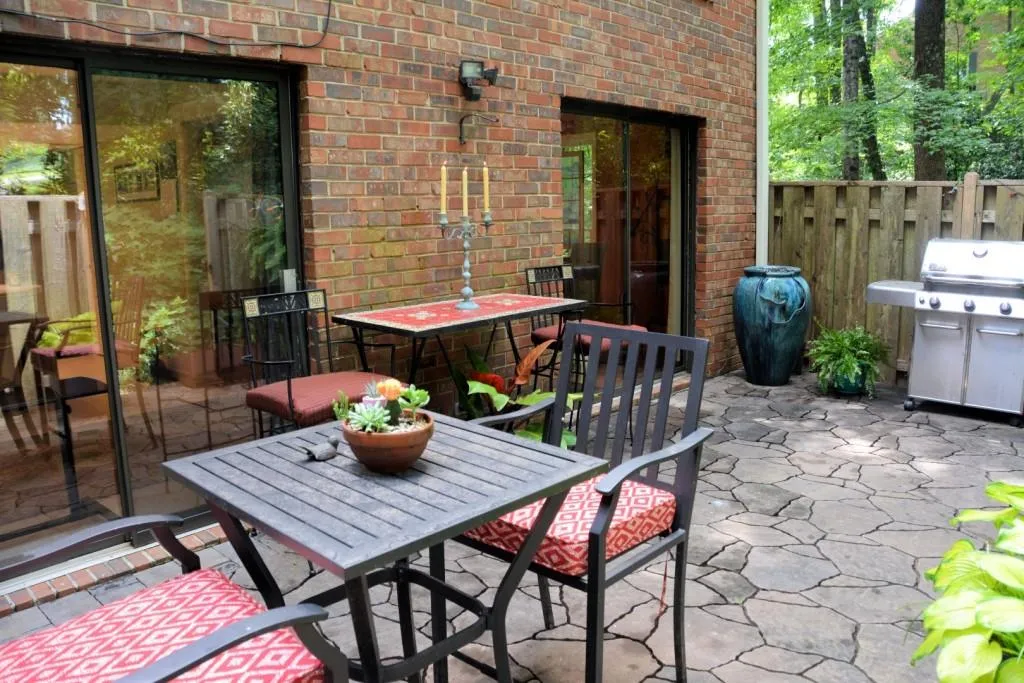 430 The North Chace Ne, Sandy Springs, Georgia 30328, 3 Bedrooms Bedrooms, ,2 BathroomsBathrooms,Residential,Sold,430 The North Chace Ne,5898634