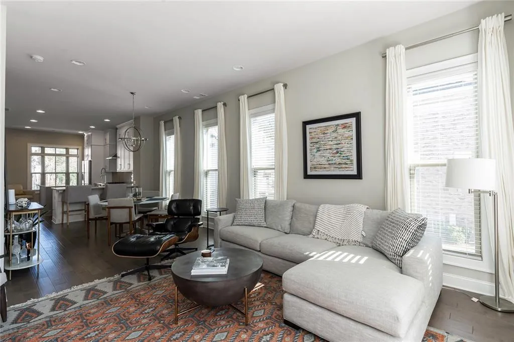 4302 Parkside Place, Atlanta, Georgia 30342, 2 Bedrooms Bedrooms, ,2 BathroomsBathrooms,Residential,Sold,4302 Parkside Place,6810851