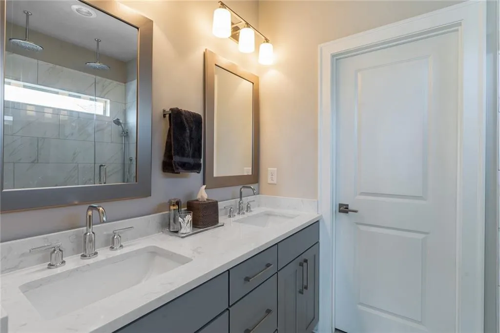 4302 Parkside Place, Atlanta, Georgia 30342, 2 Bedrooms Bedrooms, ,2 BathroomsBathrooms,Residential,Sold,4302 Parkside Place,6810851