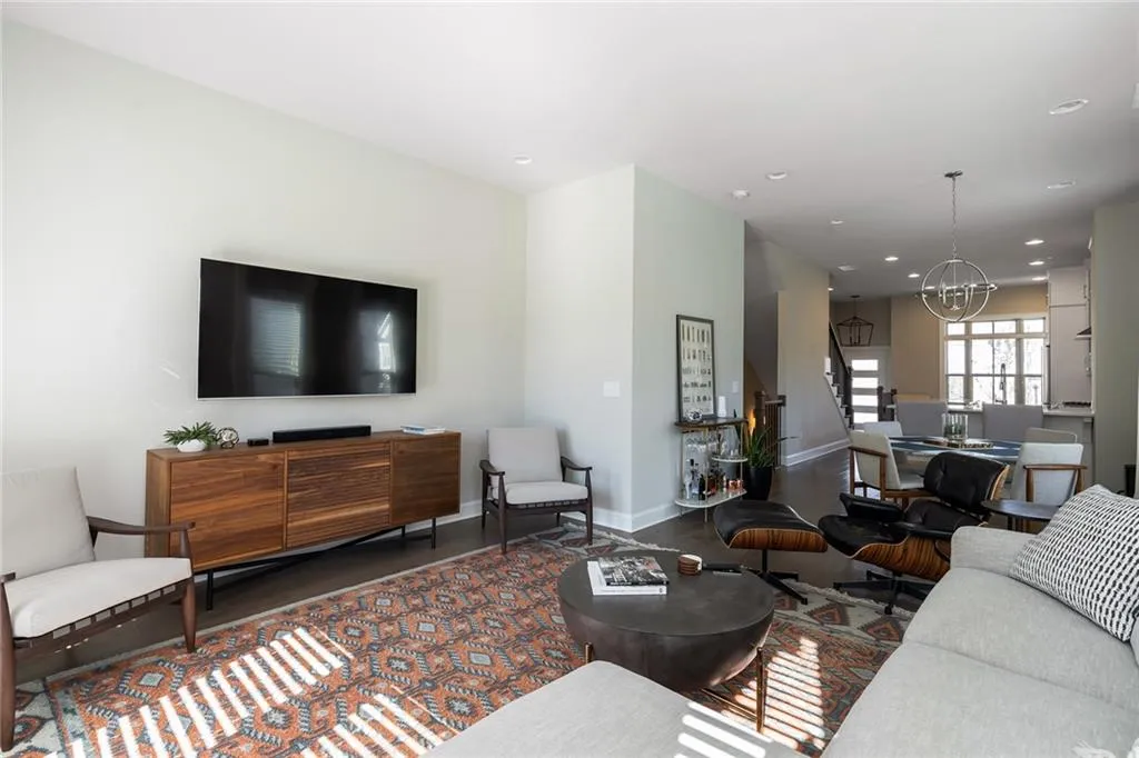 4302 Parkside Place, Atlanta, Georgia 30342, 2 Bedrooms Bedrooms, ,2 BathroomsBathrooms,Residential,Sold,4302 Parkside Place,6810851