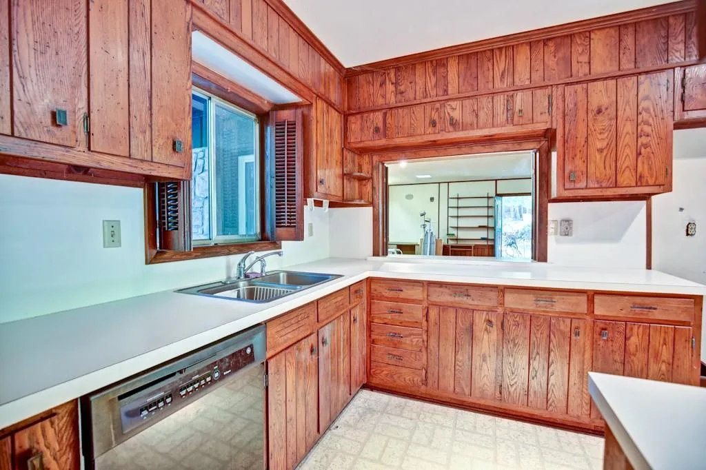 5190 Vernon Springs Trail, Atlanta, Georgia 30327, 4 Bedrooms Bedrooms, ,3 BathroomsBathrooms,Residential,Sold,5190 Vernon Springs Trail,5741160