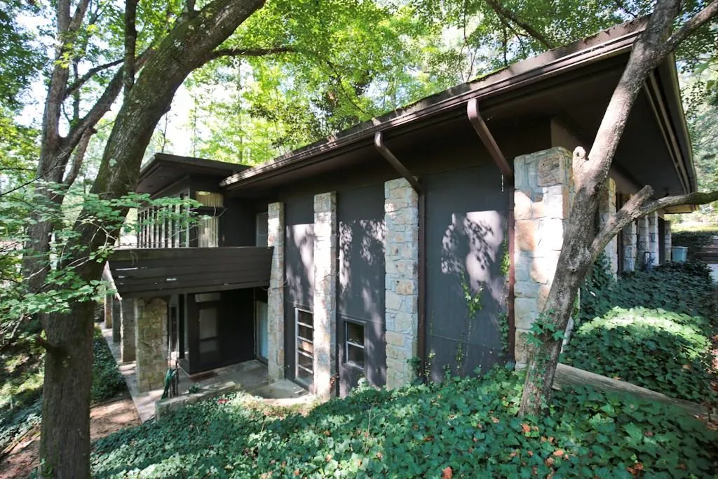 5190 Vernon Springs Trail, Atlanta, Georgia 30327, 4 Bedrooms Bedrooms, ,3 BathroomsBathrooms,Residential,Sold,5190 Vernon Springs Trail,5741160