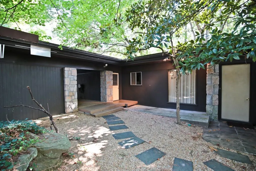 5190 Vernon Springs Trail, Atlanta, Georgia 30327, 4 Bedrooms Bedrooms, ,3 BathroomsBathrooms,Residential,Sold,5190 Vernon Springs Trail,5741160