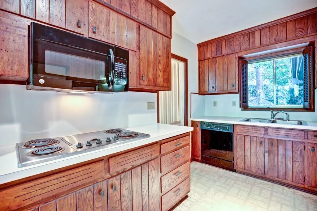 5190 Vernon Springs Trail, Atlanta, Georgia 30327, 4 Bedrooms Bedrooms, ,3 BathroomsBathrooms,Residential,Sold,5190 Vernon Springs Trail,5741160