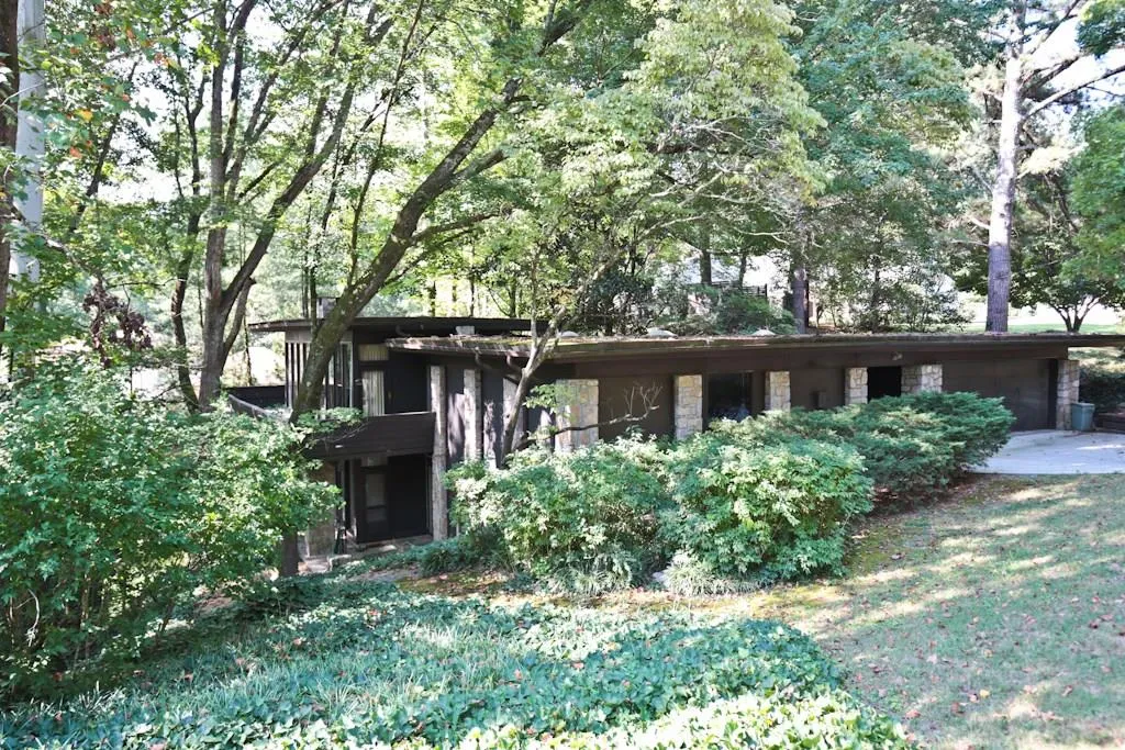 5190 Vernon Springs Trail, Atlanta, Georgia 30327, 4 Bedrooms Bedrooms, ,3 BathroomsBathrooms,Residential,Sold,5190 Vernon Springs Trail,5741160