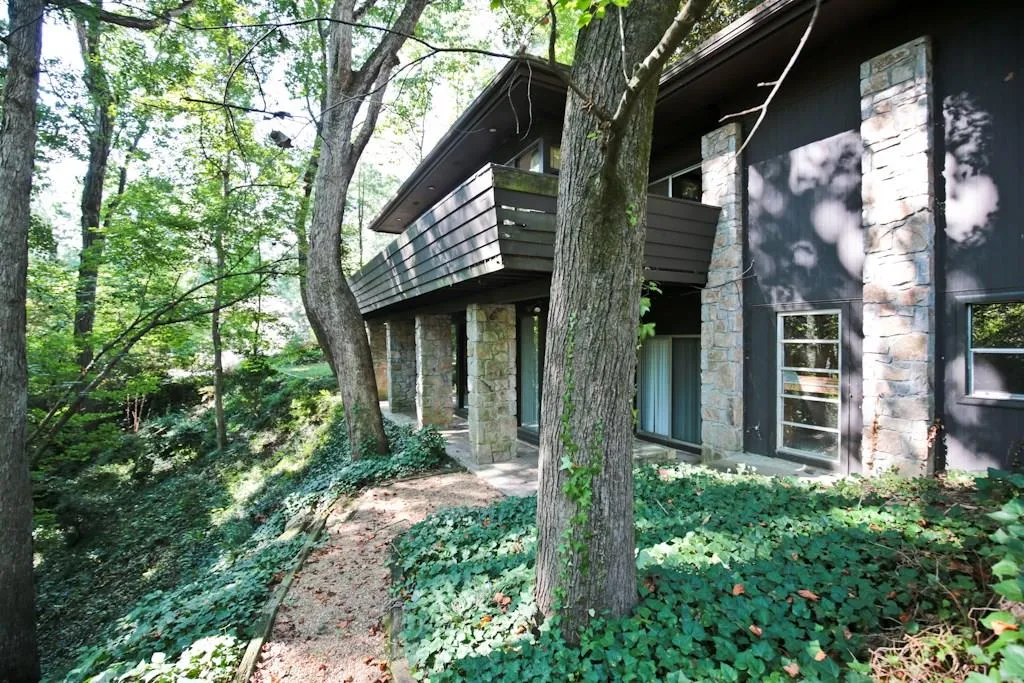 5190 Vernon Springs Trail, Atlanta, Georgia 30327, 4 Bedrooms Bedrooms, ,3 BathroomsBathrooms,Residential,Sold,5190 Vernon Springs Trail,5741160