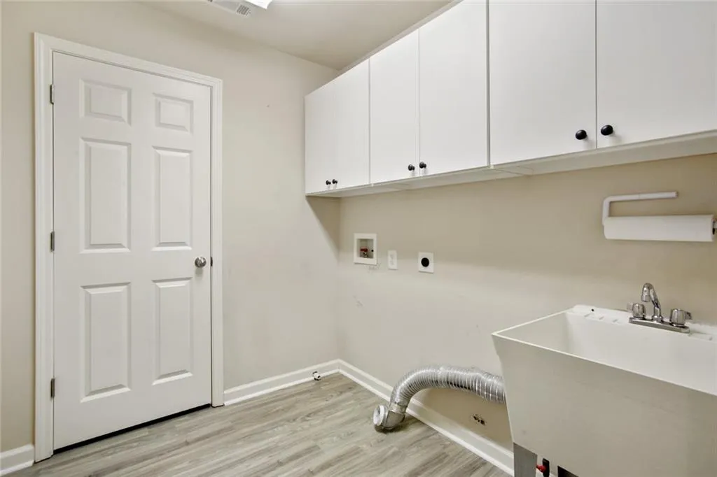 5569 Julian Place, Atlanta, Georgia 30342, 4 Bedrooms Bedrooms, ,3 BathroomsBathrooms,Residential,Sold,5569 Julian Place,6921631