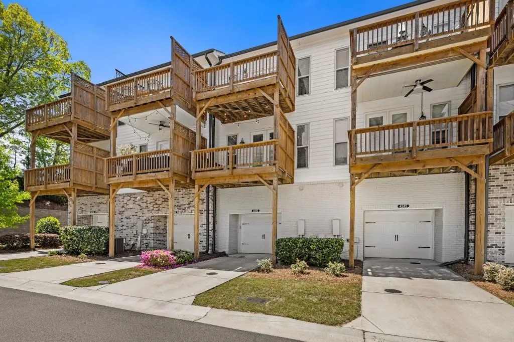 4243 Deming Circle, Sandy Springs, Georgia 30342, 2 Bedrooms Bedrooms, ,2 BathroomsBathrooms,Residential,Sold,4243 Deming Circle,7035161