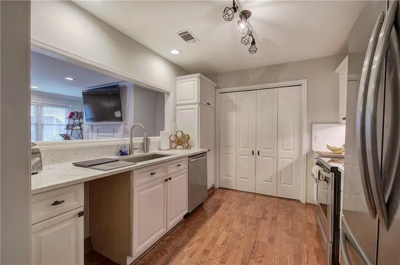 505 Bainbridge Drive, Atlanta, Georgia 30327, 2 Bedrooms Bedrooms, ,2 BathroomsBathrooms,Residential,Sold,505 Bainbridge Drive,7559442