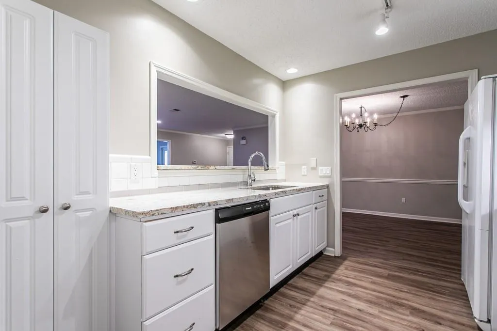 501 Abingdon Way, Sandy Springs, Georgia 30328, 2 Bedrooms Bedrooms, ,2 BathroomsBathrooms,Residential,Sold,501 Abingdon Way,6820980