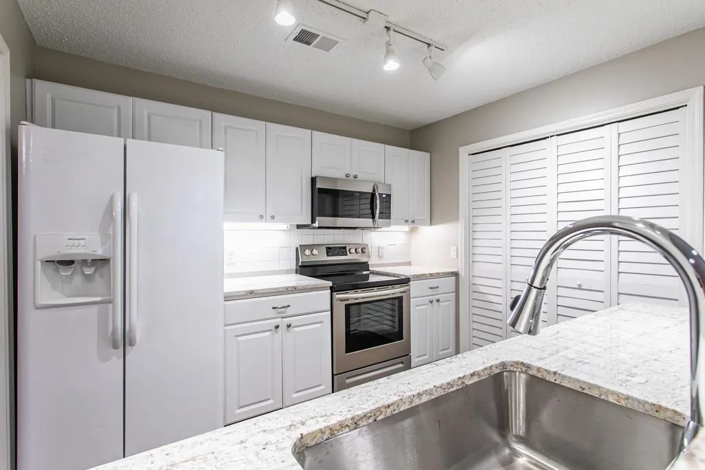 501 Abingdon Way, Sandy Springs, Georgia 30328, 2 Bedrooms Bedrooms, ,2 BathroomsBathrooms,Residential,Sold,501 Abingdon Way,6820980