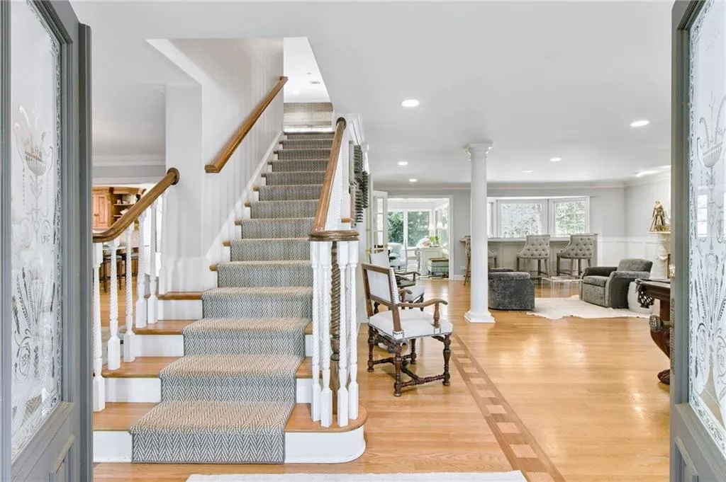 6110 Heards Creek Drive, Atlanta, Georgia 30328, 5 Bedrooms Bedrooms, ,4 BathroomsBathrooms,Residential,Sold,6110 Heards Creek Drive,7514887