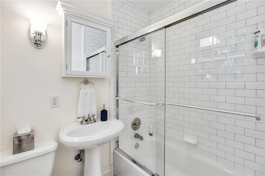 6110 Heards Creek Drive, Atlanta, Georgia 30328, 5 Bedrooms Bedrooms, ,4 BathroomsBathrooms,Residential,Sold,6110 Heards Creek Drive,7514887