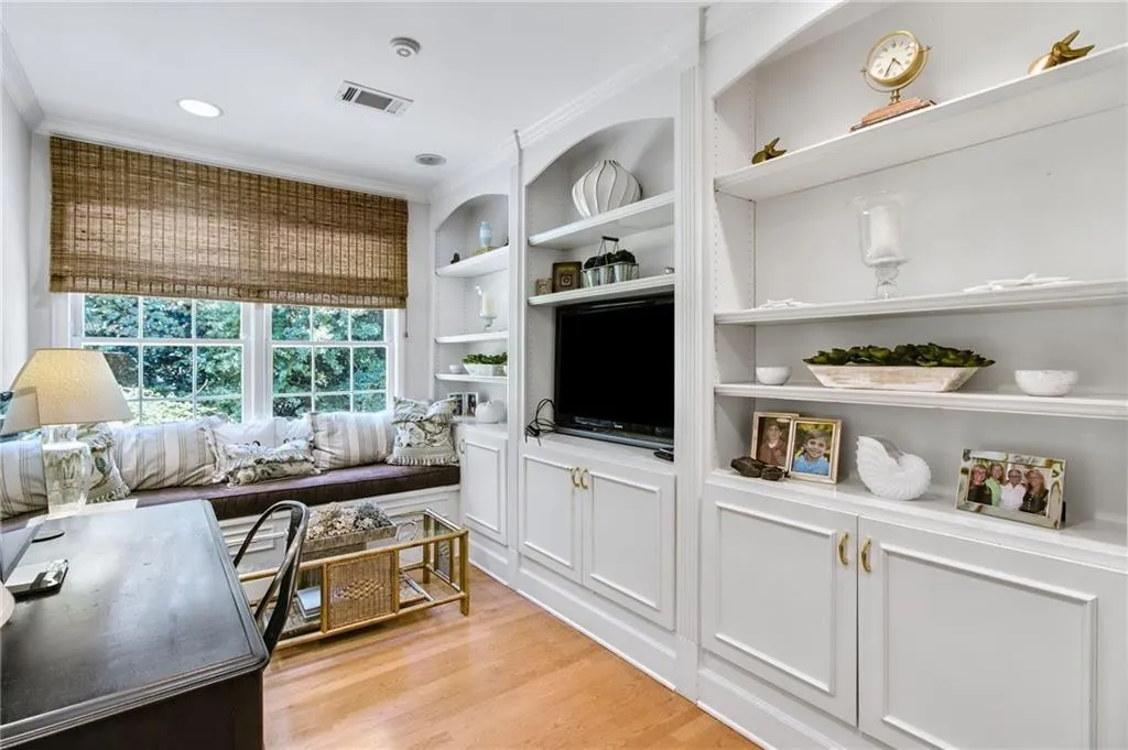 6110 Heards Creek Drive, Atlanta, Georgia 30328, 5 Bedrooms Bedrooms, ,4 BathroomsBathrooms,Residential,Sold,6110 Heards Creek Drive,7514887