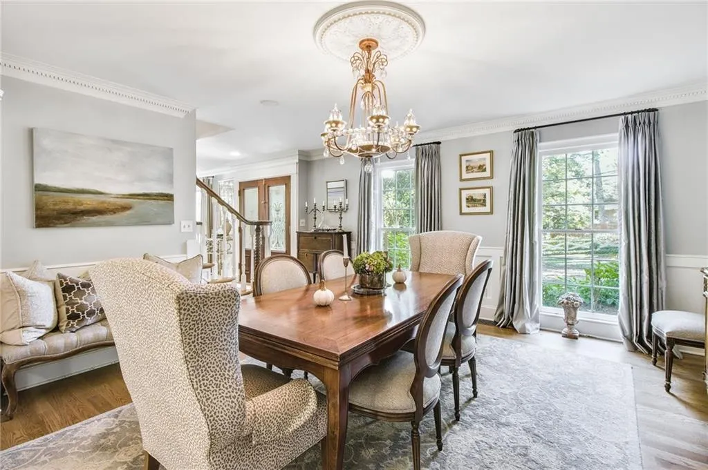 6110 Heards Creek Drive, Atlanta, Georgia 30328, 5 Bedrooms Bedrooms, ,4 BathroomsBathrooms,Residential,Sold,6110 Heards Creek Drive,7514887