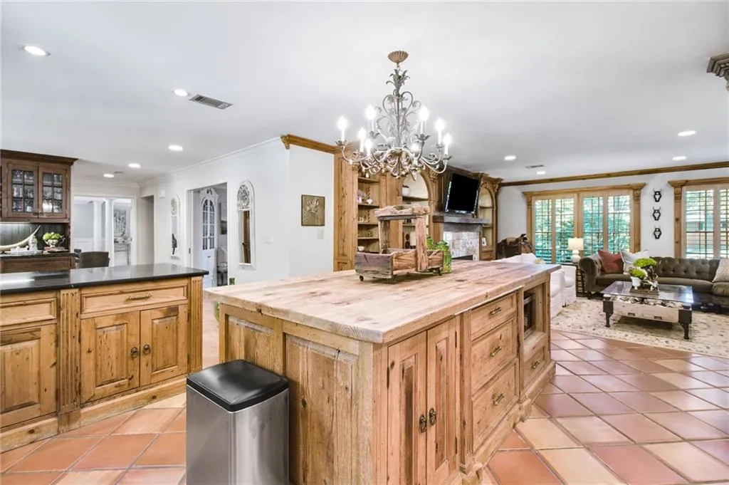 6110 Heards Creek Drive, Atlanta, Georgia 30328, 5 Bedrooms Bedrooms, ,4 BathroomsBathrooms,Residential,Sold,6110 Heards Creek Drive,7514887