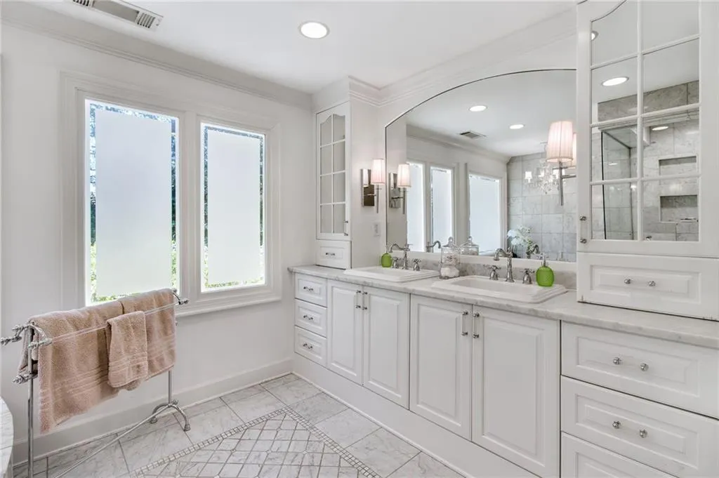 6110 Heards Creek Drive, Atlanta, Georgia 30328, 5 Bedrooms Bedrooms, ,4 BathroomsBathrooms,Residential,Sold,6110 Heards Creek Drive,7514887