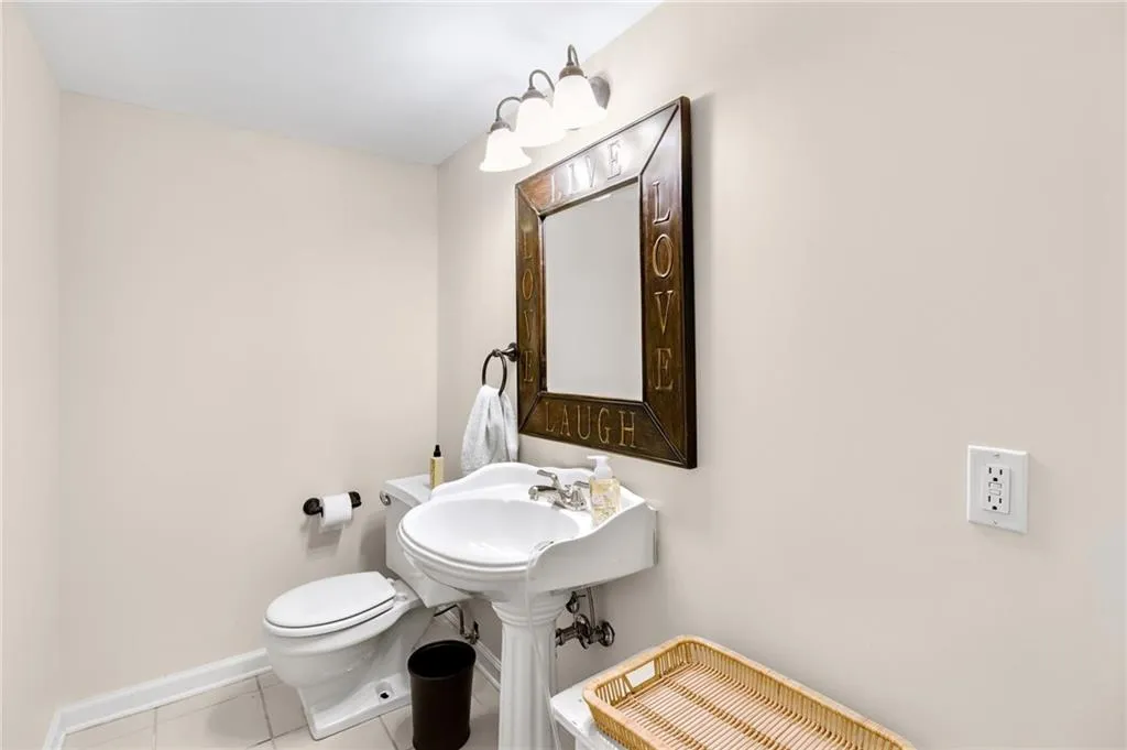 6110 Heards Creek Drive, Atlanta, Georgia 30328, 5 Bedrooms Bedrooms, ,4 BathroomsBathrooms,Residential,Sold,6110 Heards Creek Drive,7514887