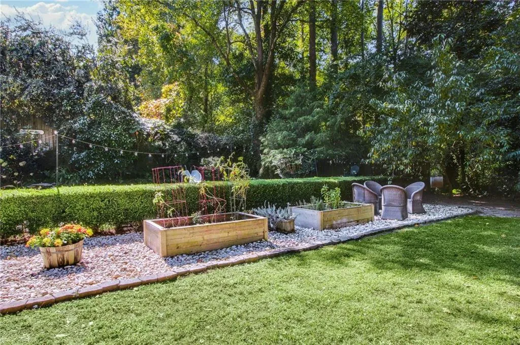 6110 Heards Creek Drive, Atlanta, Georgia 30328, 5 Bedrooms Bedrooms, ,4 BathroomsBathrooms,Residential,Sold,6110 Heards Creek Drive,7514887