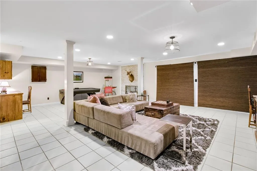 6110 Heards Creek Drive, Atlanta, Georgia 30328, 5 Bedrooms Bedrooms, ,4 BathroomsBathrooms,Residential,Sold,6110 Heards Creek Drive,7514887