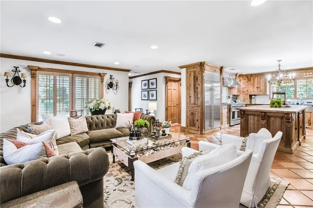 6110 Heards Creek Drive, Atlanta, Georgia 30328, 5 Bedrooms Bedrooms, ,4 BathroomsBathrooms,Residential,Sold,6110 Heards Creek Drive,7514887