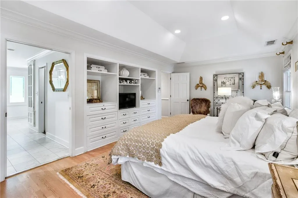 6110 Heards Creek Drive, Atlanta, Georgia 30328, 5 Bedrooms Bedrooms, ,4 BathroomsBathrooms,Residential,Sold,6110 Heards Creek Drive,7514887