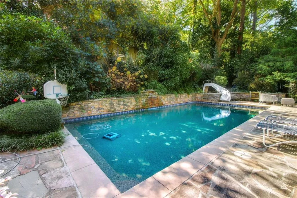 6110 Heards Creek Drive, Atlanta, Georgia 30328, 5 Bedrooms Bedrooms, ,4 BathroomsBathrooms,Residential,Sold,6110 Heards Creek Drive,7514887