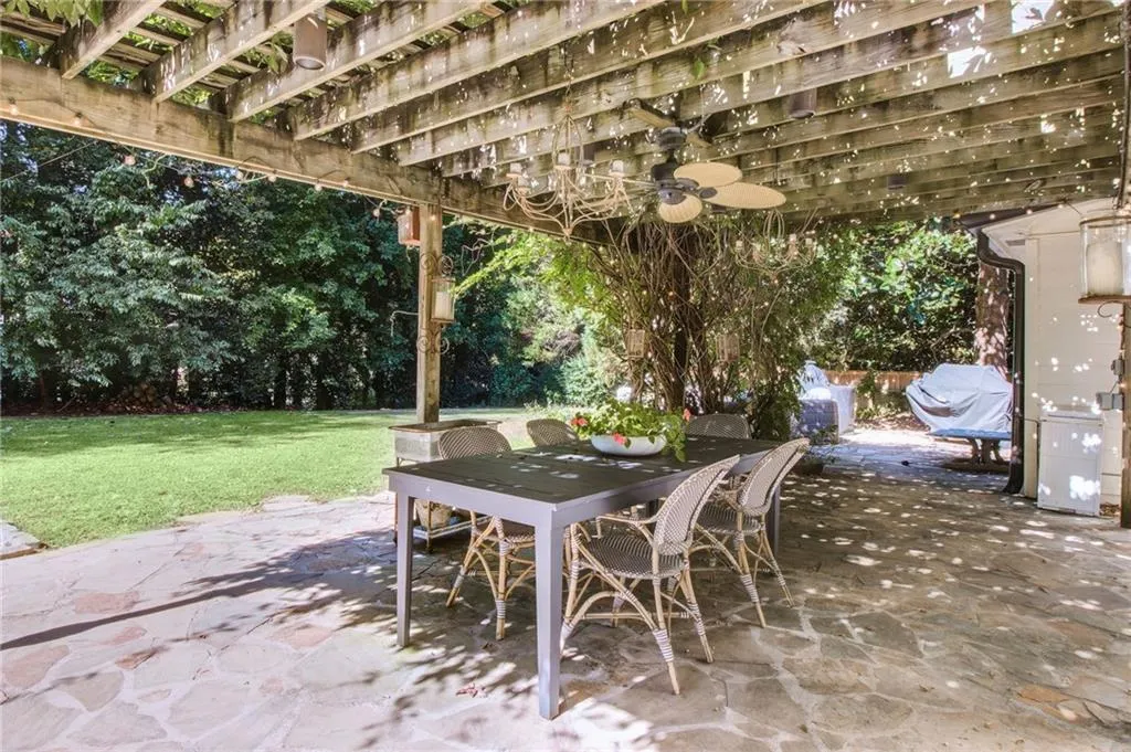 6110 Heards Creek Drive, Atlanta, Georgia 30328, 5 Bedrooms Bedrooms, ,4 BathroomsBathrooms,Residential,Sold,6110 Heards Creek Drive,7514887