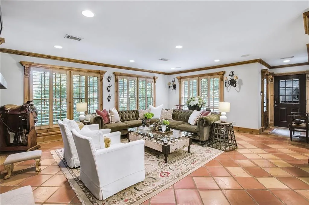 6110 Heards Creek Drive, Atlanta, Georgia 30328, 5 Bedrooms Bedrooms, ,4 BathroomsBathrooms,Residential,Sold,6110 Heards Creek Drive,7514887