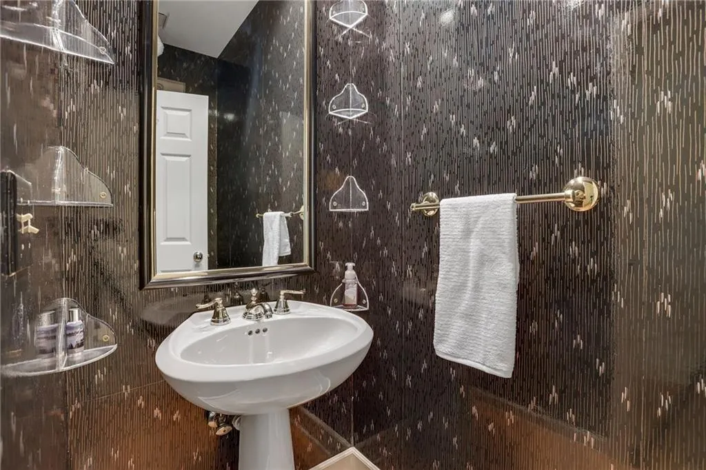 5660 Errol Place, Atlanta, Georgia 30327, 4 Bedrooms Bedrooms, ,4 BathroomsBathrooms,Residential,For Sale,5660 Errol Place,7739487