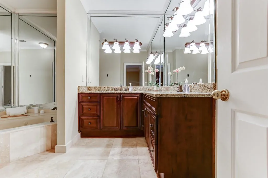 6391 Glenridge Drive Unit 125, Sandy Springs, Georgia 30328, 4 Bedrooms Bedrooms, ,2 BathroomsBathrooms,Residential,Sold,6391 Glenridge Drive Unit 125,6580837