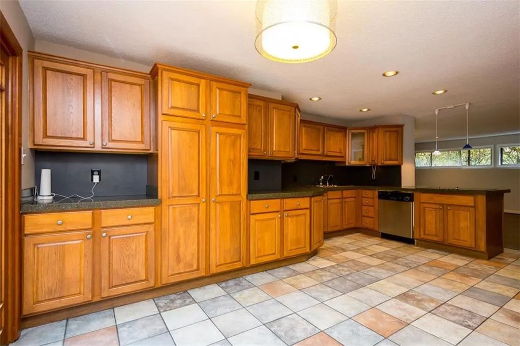 630 Colebrook Court, Sandy Springs, Georgia 30327, 4 Bedrooms Bedrooms, ,3 BathroomsBathrooms,Residential,Sold,630 Colebrook Court,5949668