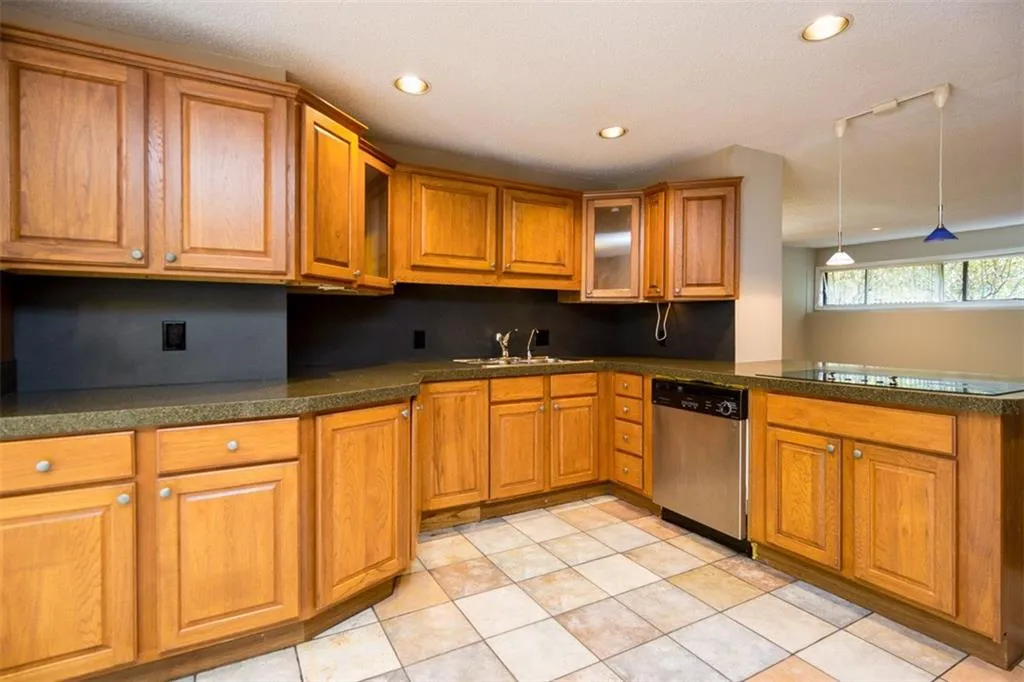 630 Colebrook Court, Sandy Springs, Georgia 30327, 4 Bedrooms Bedrooms, ,3 BathroomsBathrooms,Residential,Sold,630 Colebrook Court,5949668