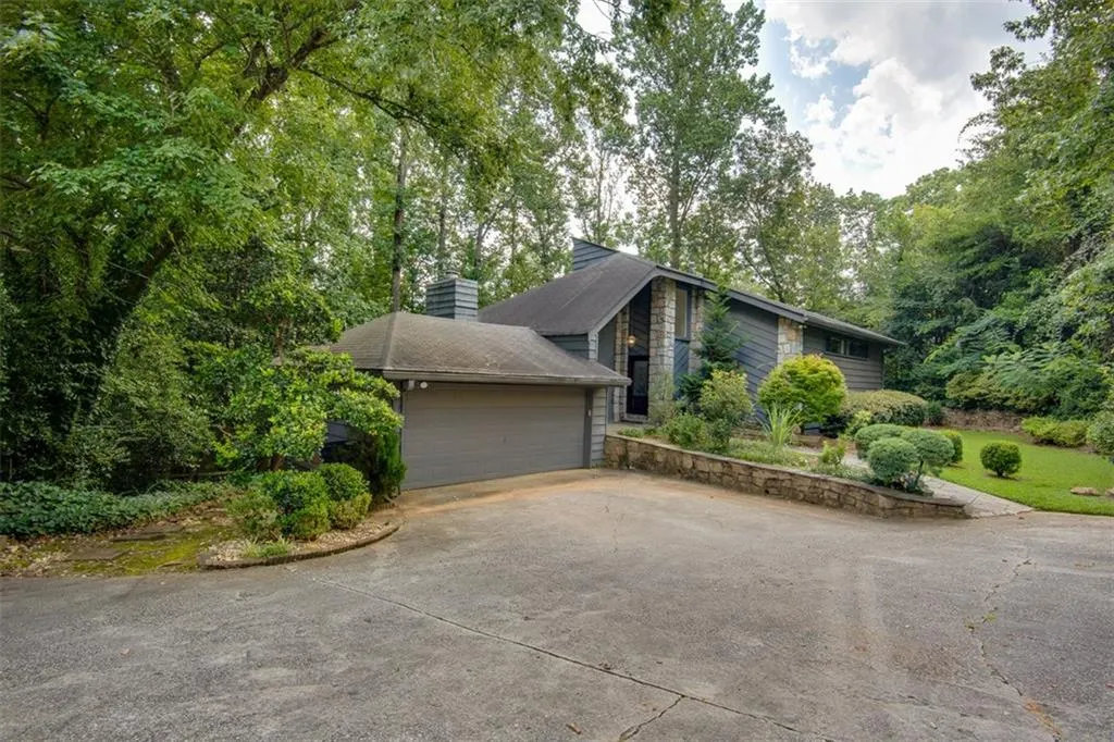 630 Colebrook Court, Sandy Springs, Georgia 30327, 4 Bedrooms Bedrooms, ,3 BathroomsBathrooms,Residential,Sold,630 Colebrook Court,5949668