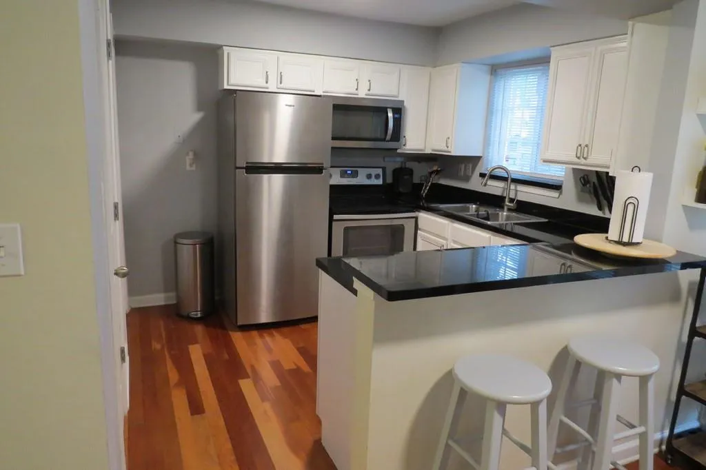 6940 Roswell Road Unit 8d, Atlanta, Georgia 30328, 1 Bedroom Bedrooms, ,1 BathroomBathrooms,Residential,Sold,6940 Roswell Road Unit 8d,6947306