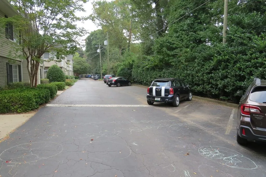 6940 Roswell Road Unit 8d, Atlanta, Georgia 30328, 1 Bedroom Bedrooms, ,1 BathroomBathrooms,Residential,Sold,6940 Roswell Road Unit 8d,6947306