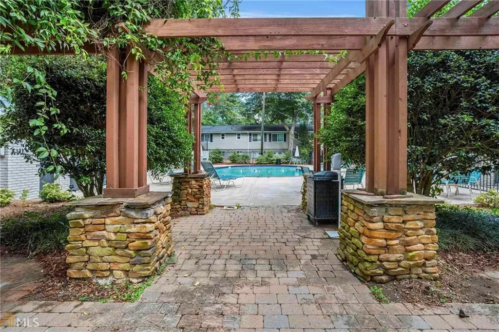 6940 Roswell Road Unit 8d, Atlanta, Georgia 30328, 1 Bedroom Bedrooms, ,1 BathroomBathrooms,Residential,Sold,6940 Roswell Road Unit 8d,6947306