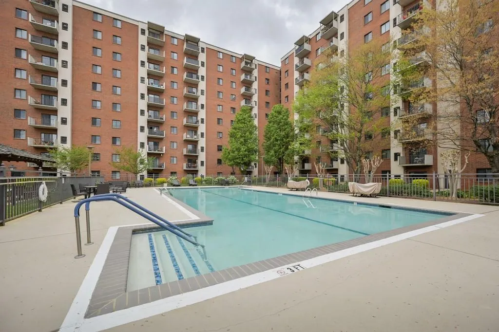 300 Johnson Ferry Road Ne Unit B-1015, Sandy Springs, Georgia 30328, 2 Bedrooms Bedrooms, ,2 BathroomsBathrooms,Residential,Sold,300 Johnson Ferry Road Ne Unit B-1015,6868288