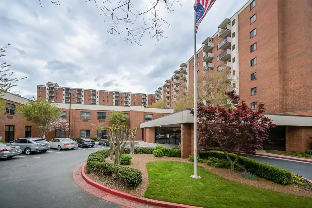 300 Johnson Ferry Road Ne Unit B-1015, Sandy Springs, Georgia 30328, 2 Bedrooms Bedrooms, ,2 BathroomsBathrooms,Residential,Sold,300 Johnson Ferry Road Ne Unit B-1015,6868288