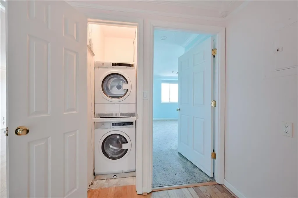 300 Johnson Ferry Road Ne Unit B-1015, Sandy Springs, Georgia 30328, 2 Bedrooms Bedrooms, ,2 BathroomsBathrooms,Residential,Sold,300 Johnson Ferry Road Ne Unit B-1015,6868288
