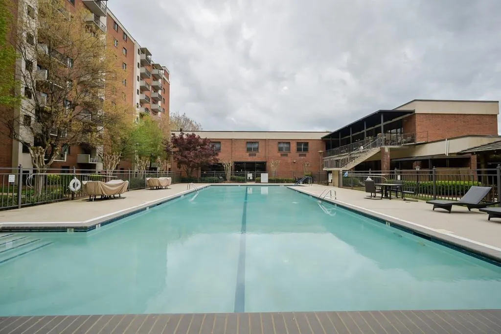 300 Johnson Ferry Road Ne Unit B-1015, Sandy Springs, Georgia 30328, 2 Bedrooms Bedrooms, ,2 BathroomsBathrooms,Residential,Sold,300 Johnson Ferry Road Ne Unit B-1015,6868288