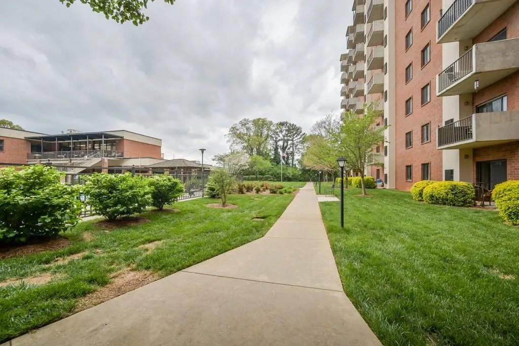 300 Johnson Ferry Road Ne Unit B-1015, Sandy Springs, Georgia 30328, 2 Bedrooms Bedrooms, ,2 BathroomsBathrooms,Residential,Sold,300 Johnson Ferry Road Ne Unit B-1015,6868288