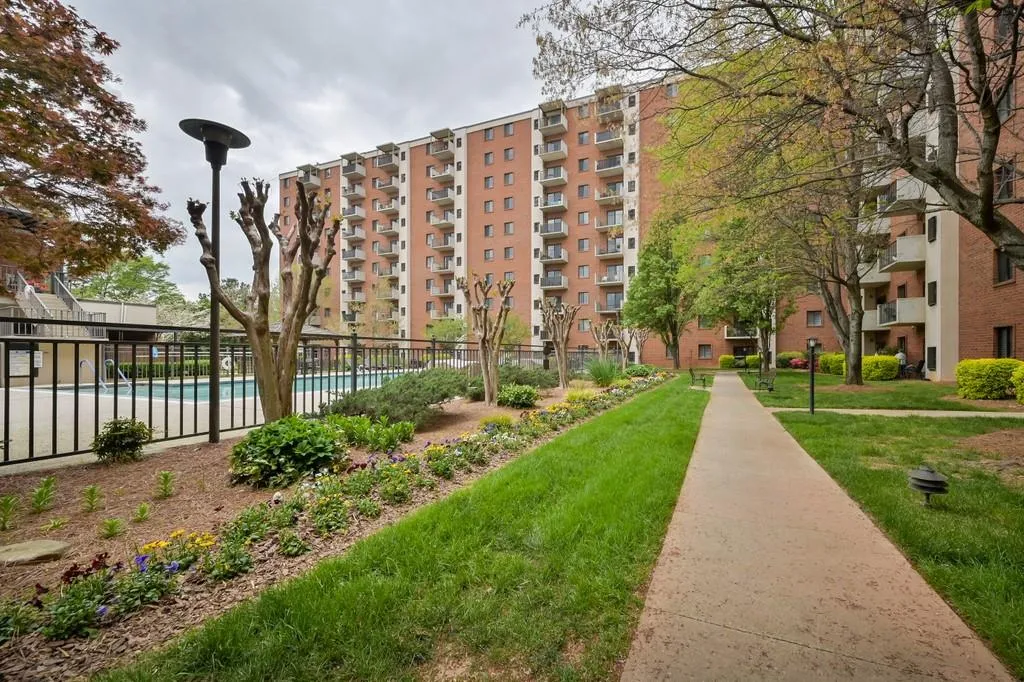 300 Johnson Ferry Road Ne Unit B-1015, Sandy Springs, Georgia 30328, 2 Bedrooms Bedrooms, ,2 BathroomsBathrooms,Residential,Sold,300 Johnson Ferry Road Ne Unit B-1015,6868288