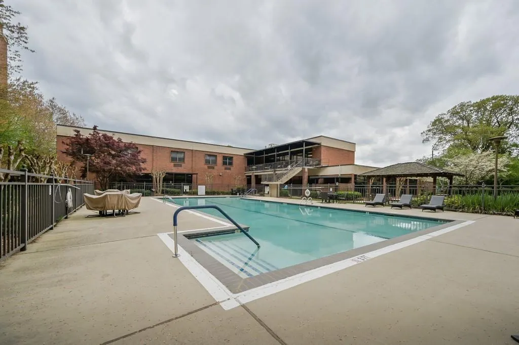 300 Johnson Ferry Road Ne Unit B-1015, Sandy Springs, Georgia 30328, 2 Bedrooms Bedrooms, ,2 BathroomsBathrooms,Residential,Sold,300 Johnson Ferry Road Ne Unit B-1015,6868288