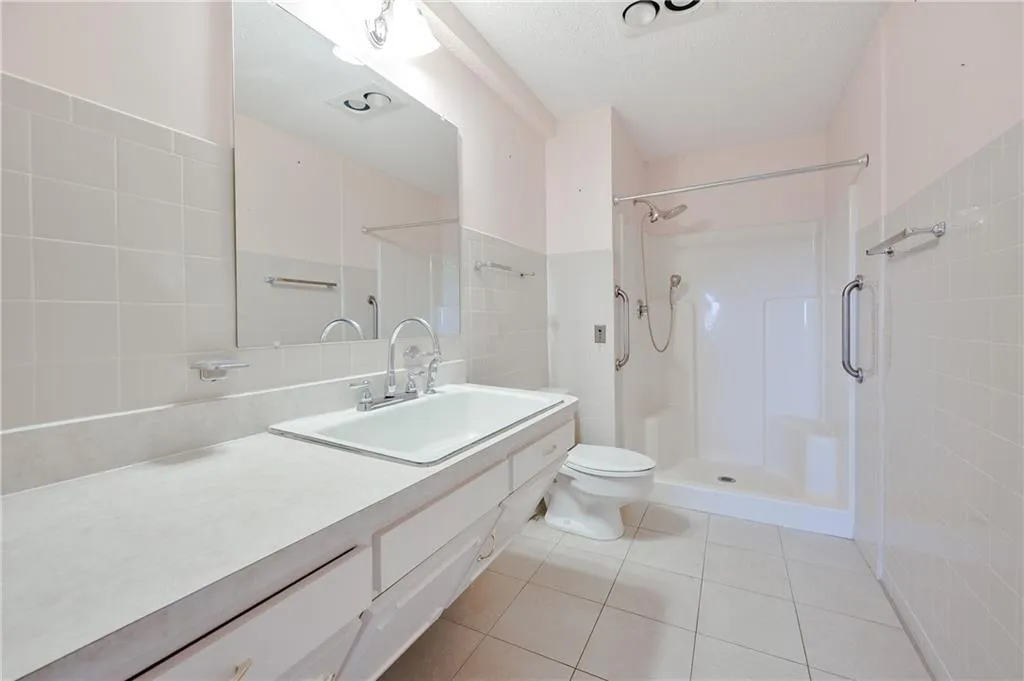 300 Johnson Ferry Road Ne Unit B-1015, Sandy Springs, Georgia 30328, 2 Bedrooms Bedrooms, ,2 BathroomsBathrooms,Residential,Sold,300 Johnson Ferry Road Ne Unit B-1015,6868288